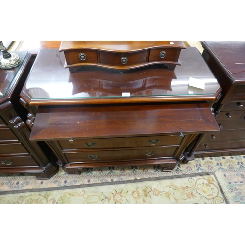 332 - Mahogany chest of drawers with vanity mirror - Approx size W: 104cm D: 46cm H: 89cm