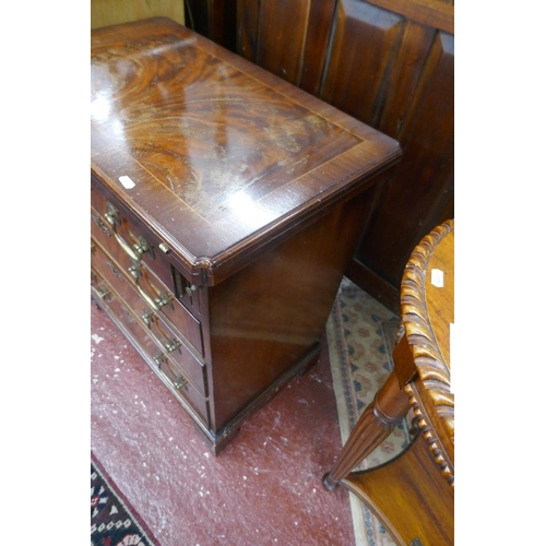 351 - Mahogany bachelors chest of drawers - Approx size W: 65cm D: 39cm H: 71cm