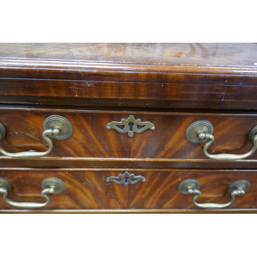 351 - Mahogany bachelors chest of drawers - Approx size W: 65cm D: 39cm H: 71cm