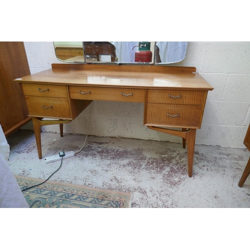 375 - Kean and Scott mid century walnut dressing table - Approx size W: 126cm D: 47cm H: 127cm