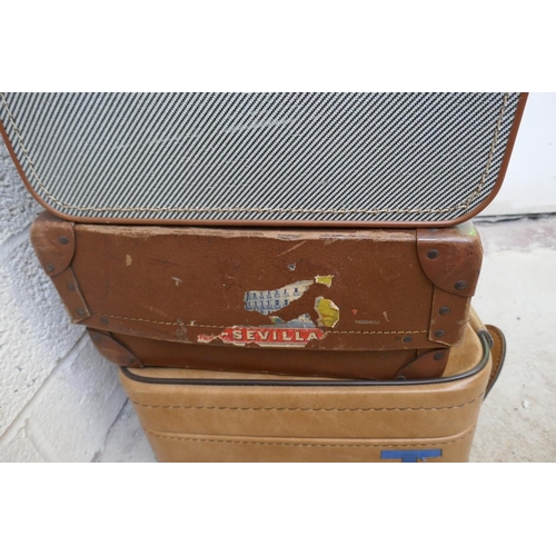 384 - 5 vintage suitcases