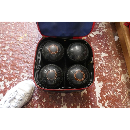 418 - 2 sets of lawn bowls