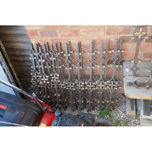 430 - Set of 30 Victorian cast iron balusters - Approx height of each 83cm