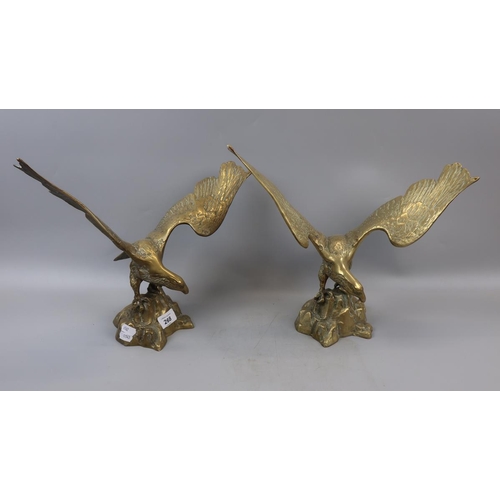 268 - Pair of brass eagles - Approx height: 32cm