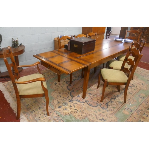 320 - Cherry wood extending refectory table with a set of 8 matching chairs - Approx size of table: L: 305... 