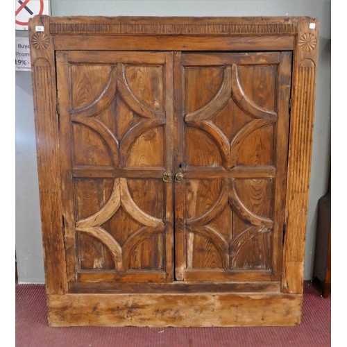 368 - Early elm antique Gothic cabinet - Possibly Irish - Approx size: W: 138cm D: 53cm H: 163cm