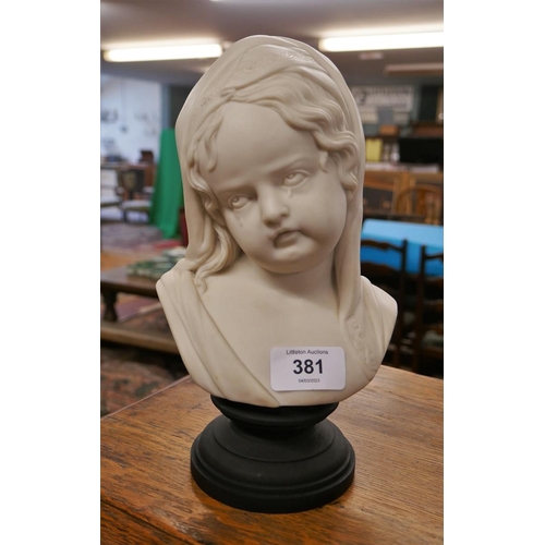 381 - Bust of lady - Approx height: 24cm