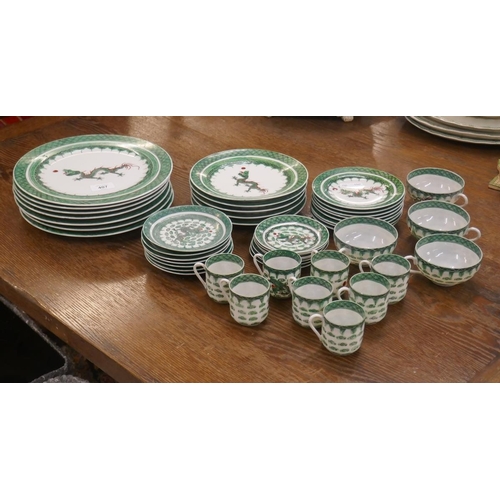 407 - Oriental dinner service adorned with green dragon