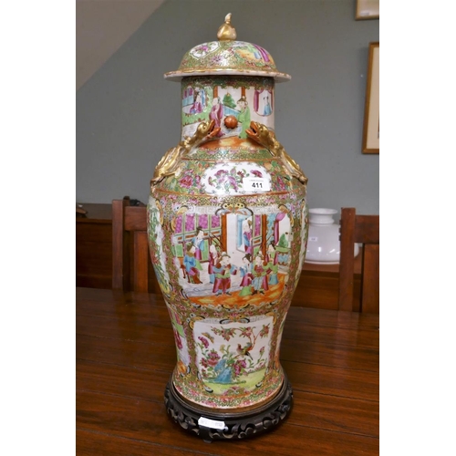 411 - Oriental Famille Rose lidded vase on wooden stand with some restoration - Approx height: 67cm