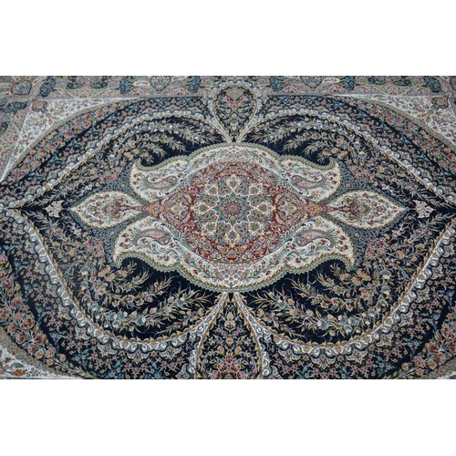 408 - Fine quality floral patterned carpet - Approx size: 372cm x 250cm