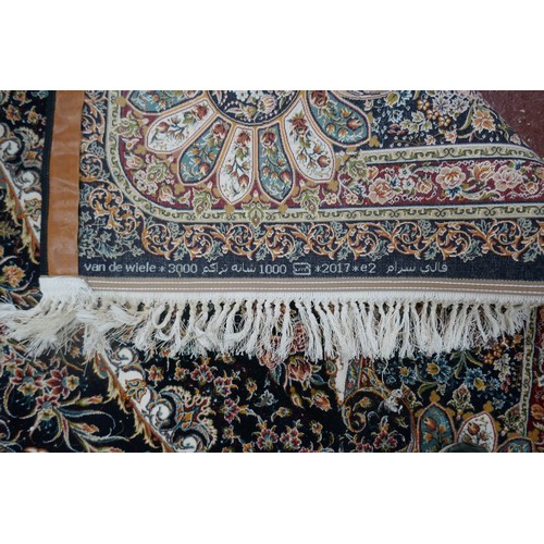 408 - Fine quality floral patterned carpet - Approx size: 372cm x 250cm