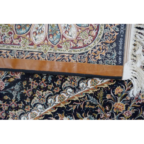 408 - Fine quality floral patterned carpet - Approx size: 372cm x 250cm