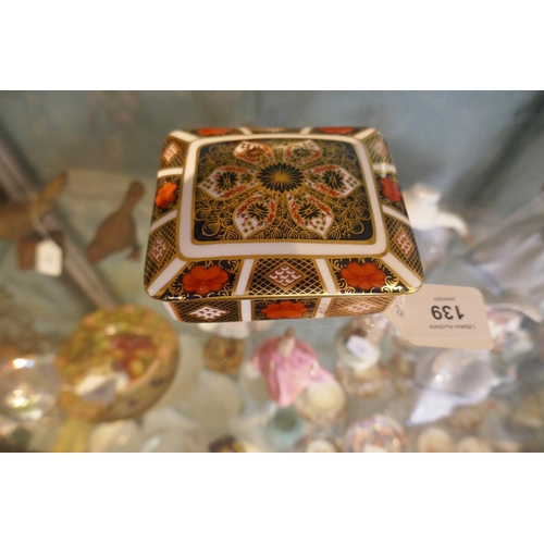 139 - Royal Crown Derby Amari pattern lidded trinket box