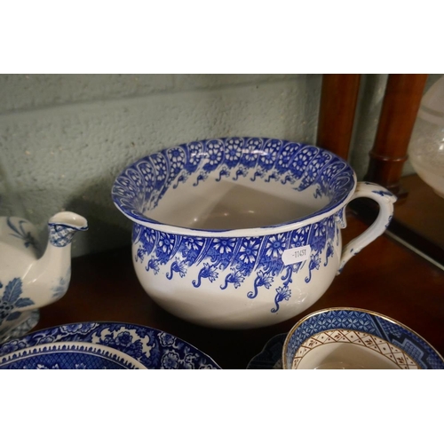 201 - Large collection of blue & white china to include Spode