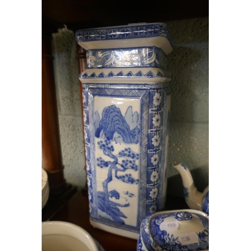 201 - Large collection of blue & white china to include Spode