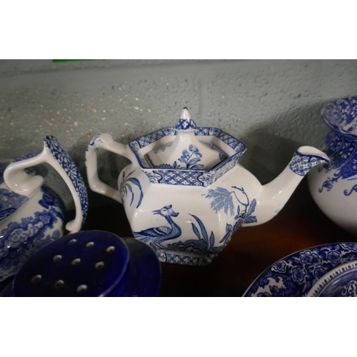 201 - Large collection of blue & white china to include Spode