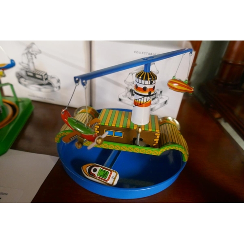 205 - 2 wind up tin plate toys