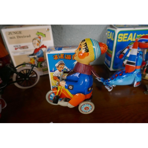 206 - 3 wind up tin plate toys