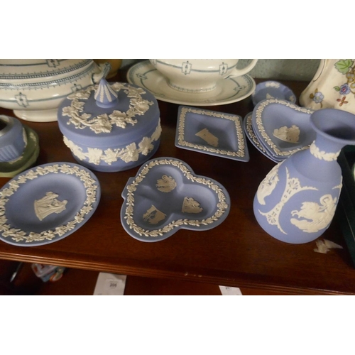 217 - Collection of ceramics to include Wedgwood & Aynsley