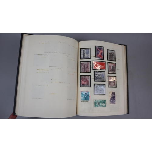 221 - Stamps - World in album including Bermuda & Gibraltar to £1, Denmark, Spain, Russia