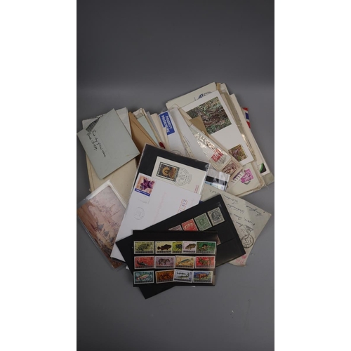 245 - Stamps - Large quantity of all World postal covers