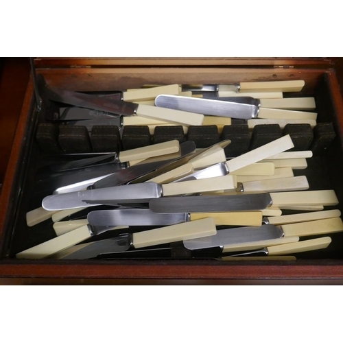 323 - Cutlery chest and contents