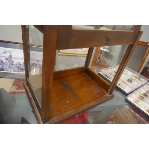 324 - Table top display cabinet