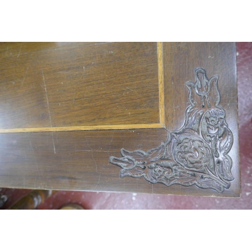 376 - Large carved desk - Approx size: W: 153cm D: 76cm H: 86cm