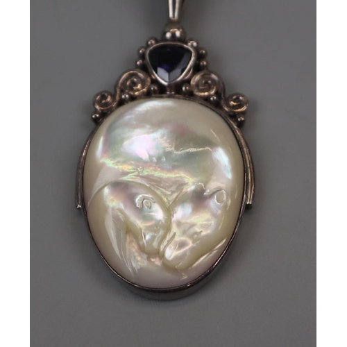 42 - Silver mother-of-pearl set pendant