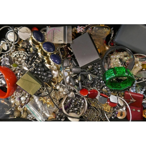 452 - Collection of jewellery 