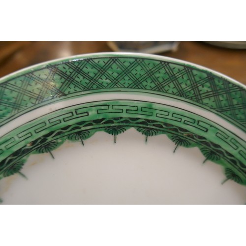 407 - Oriental dinner service adorned with green dragon