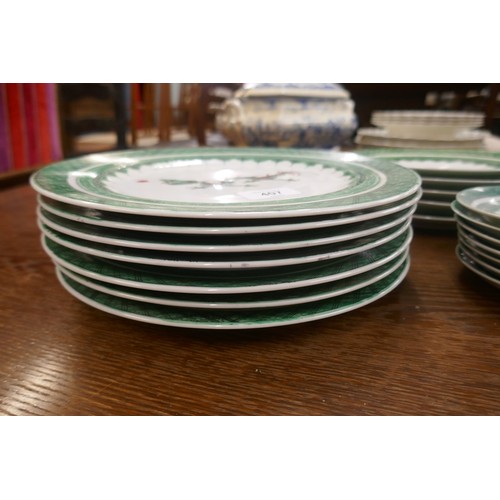 407 - Oriental dinner service adorned with green dragon