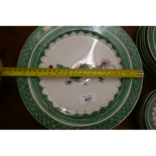 407 - Oriental dinner service adorned with green dragon