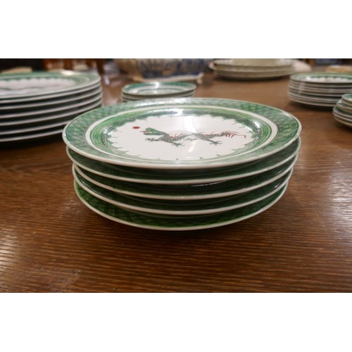 407 - Oriental dinner service adorned with green dragon