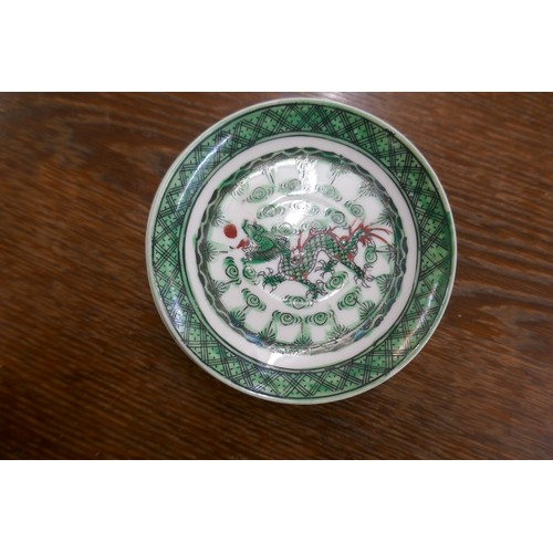 407 - Oriental dinner service adorned with green dragon