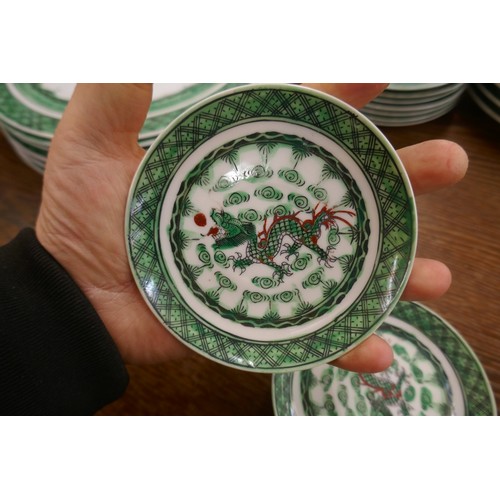 407 - Oriental dinner service adorned with green dragon