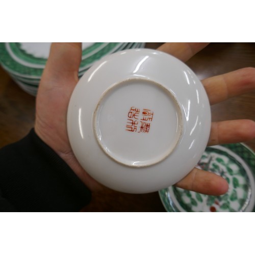 407 - Oriental dinner service adorned with green dragon