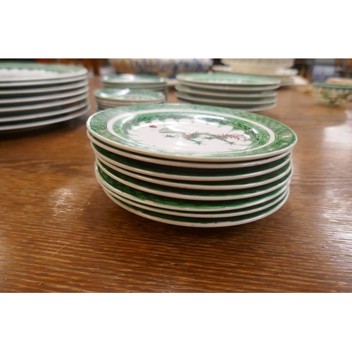 407 - Oriental dinner service adorned with green dragon