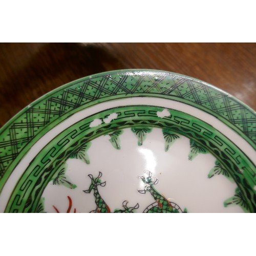 407 - Oriental dinner service adorned with green dragon