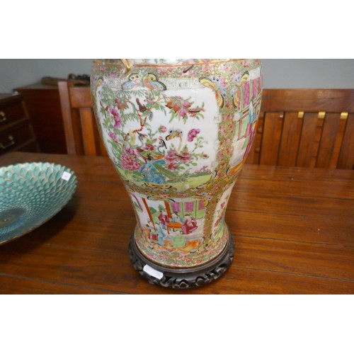 411 - Oriental Famille Rose lidded vase on wooden stand with some restoration - Approx height: 67cm