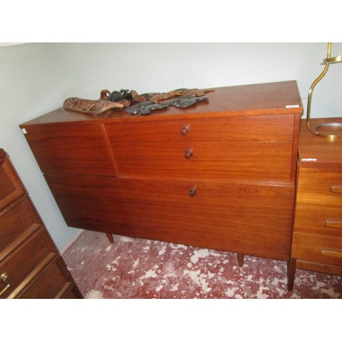 420 - 'Avalon' teak sideboard - Approx size: W: 132cm D: 43cm H: 90cm