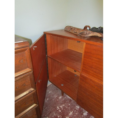 420 - 'Avalon' teak sideboard - Approx size: W: 132cm D: 43cm H: 90cm