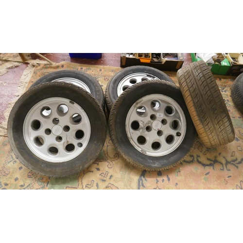 221 - 5 Ford XR3i wheels with tyres