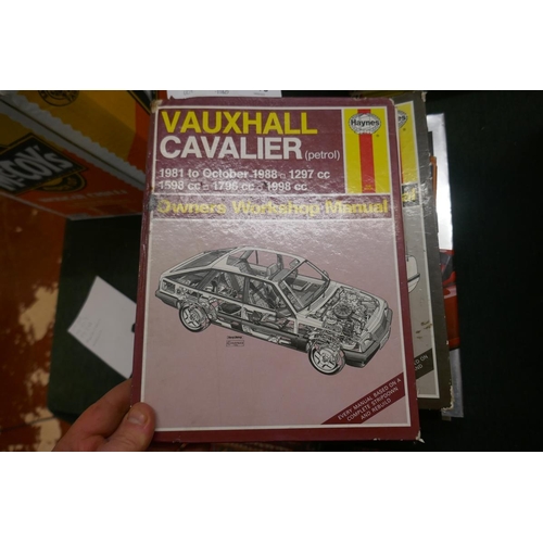 116 - Collection of motoring books to include Haynes manuals