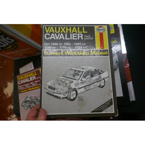 116 - Collection of motoring books to include Haynes manuals