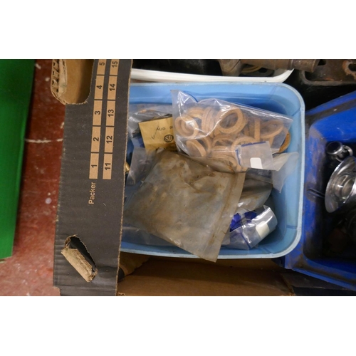 230 - Collection of automotive parts to include wing mirrors, auto minimax hand pump etc