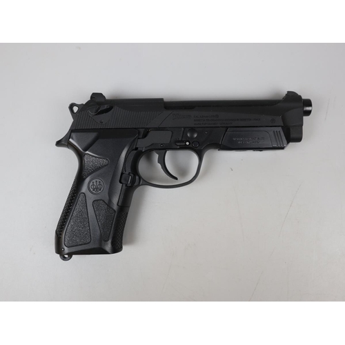 102 - Beretta BB handgun, 6 gas refills and packet of approx 1000 pellets