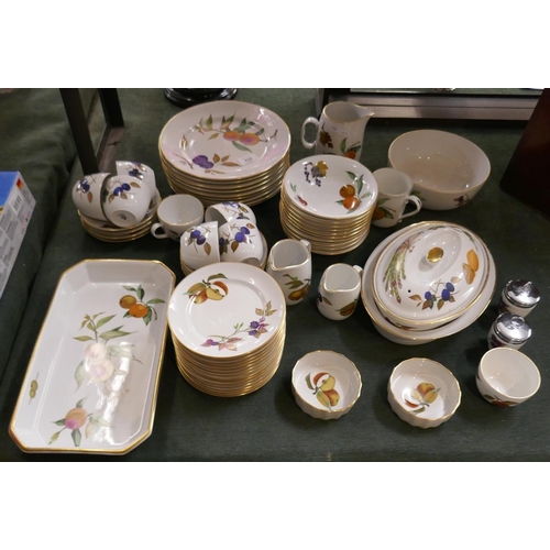 232 - Good Collection of Royal Worcester - Evesham pattern