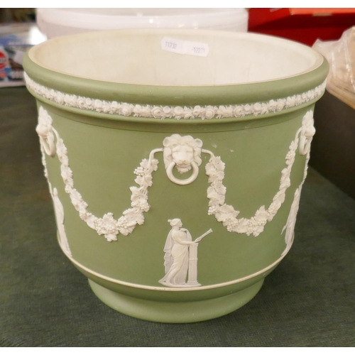 249 - Wedgewood jasperware Green planter a/f chip to base - Approx height: 21cm