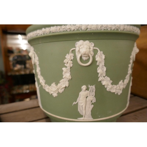 249 - Wedgewood jasperware Green planter a/f chip to base - Approx height: 21cm